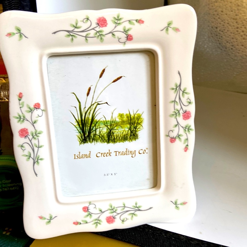 Frame Delicate pink roses around ceramic frame with back table stand